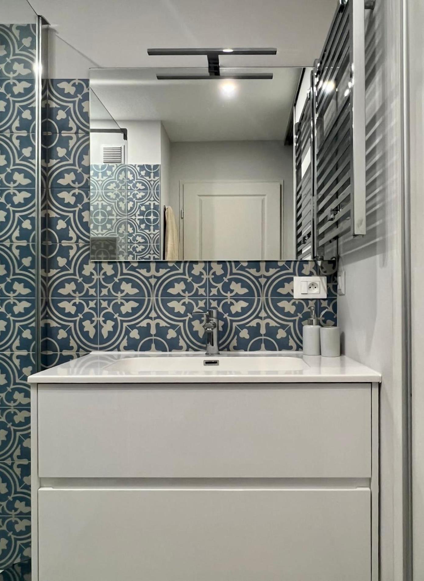 Risso - One Bedroom With Pool, Newly Renovated In Spring 2024 Ница Екстериор снимка